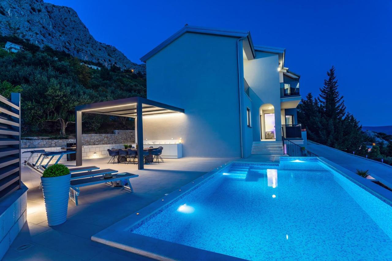 Villa Belvedere With Heated Pool, Billiards, Media Room, Sea Views,10 Pax Омиш Экстерьер фото