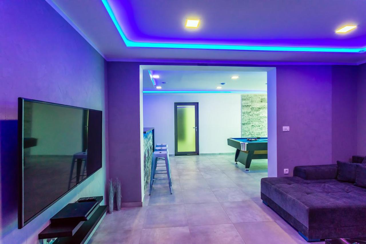 Villa Belvedere With Heated Pool, Billiards, Media Room, Sea Views,10 Pax Омиш Экстерьер фото