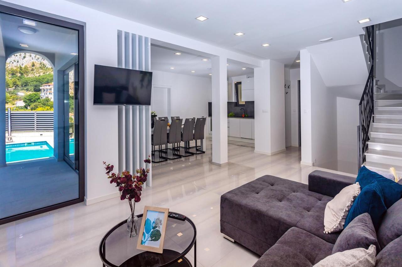Villa Belvedere With Heated Pool, Billiards, Media Room, Sea Views,10 Pax Омиш Экстерьер фото
