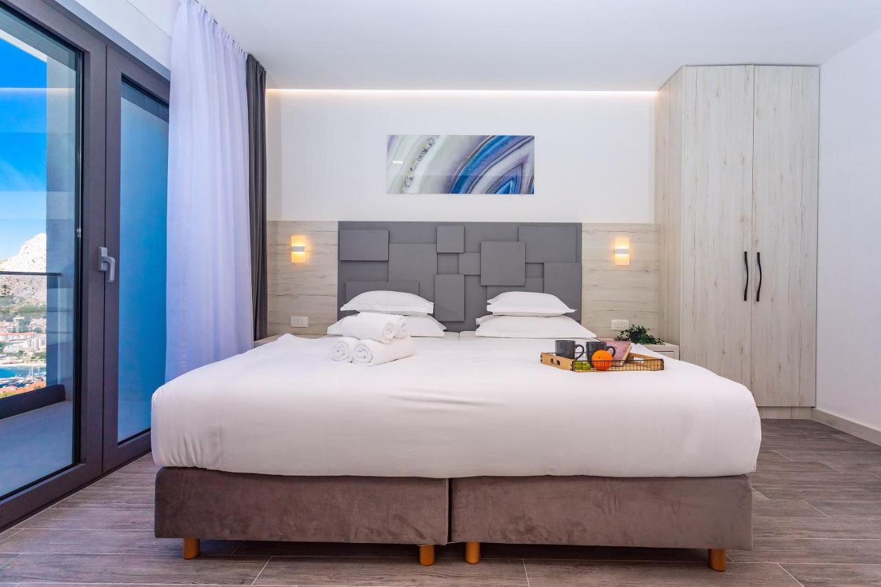 Villa Belvedere With Heated Pool, Billiards, Media Room, Sea Views,10 Pax Омиш Экстерьер фото