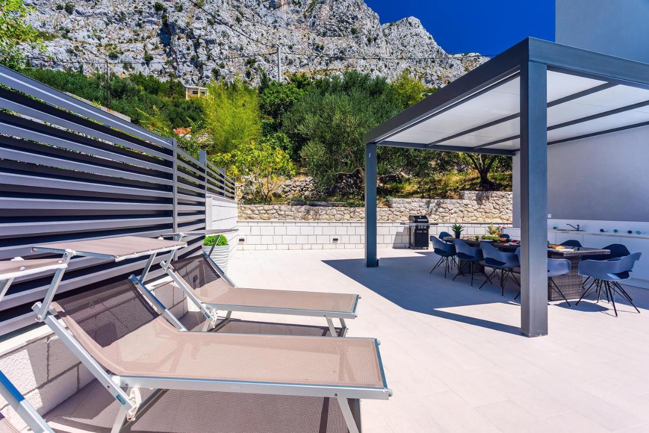 Villa Belvedere With Heated Pool, Billiards, Media Room, Sea Views,10 Pax Омиш Экстерьер фото